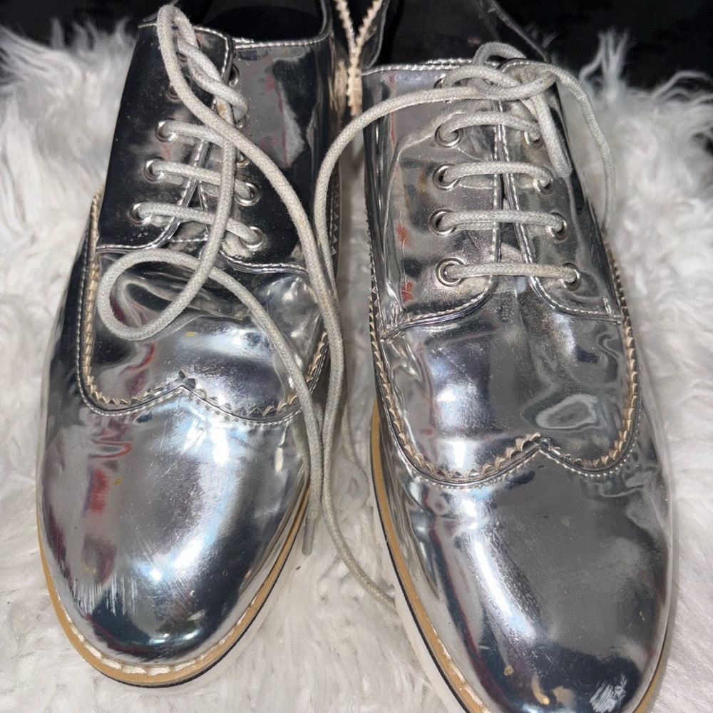 Cape Robbin Silver Metallic Lace-Up Loafers